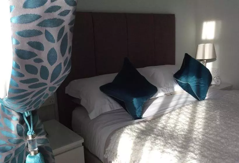 تختخواب و صبحانه Pitcullen Guest House