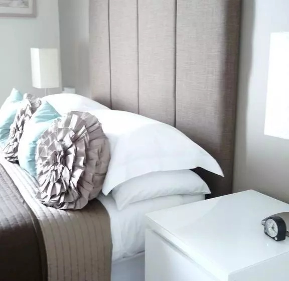 تختخواب و صبحانه Pitcullen Guest House