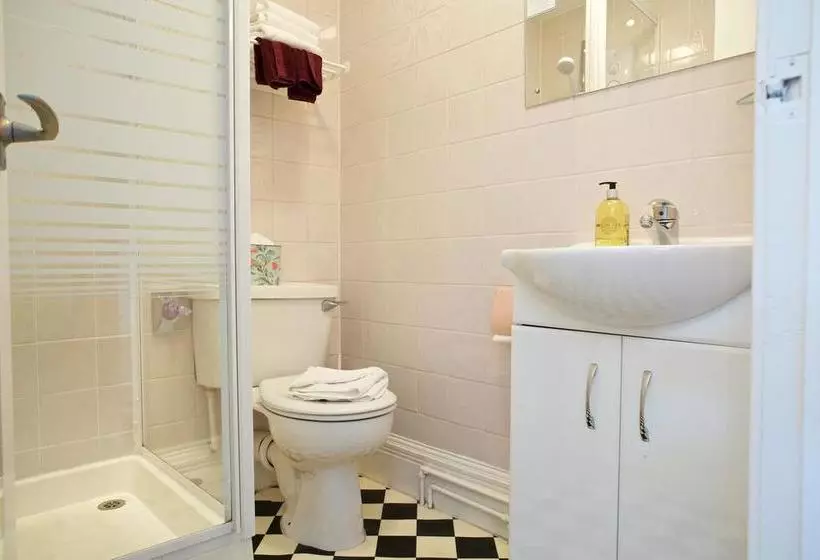 تختخواب و صبحانه Pitcullen Guest House