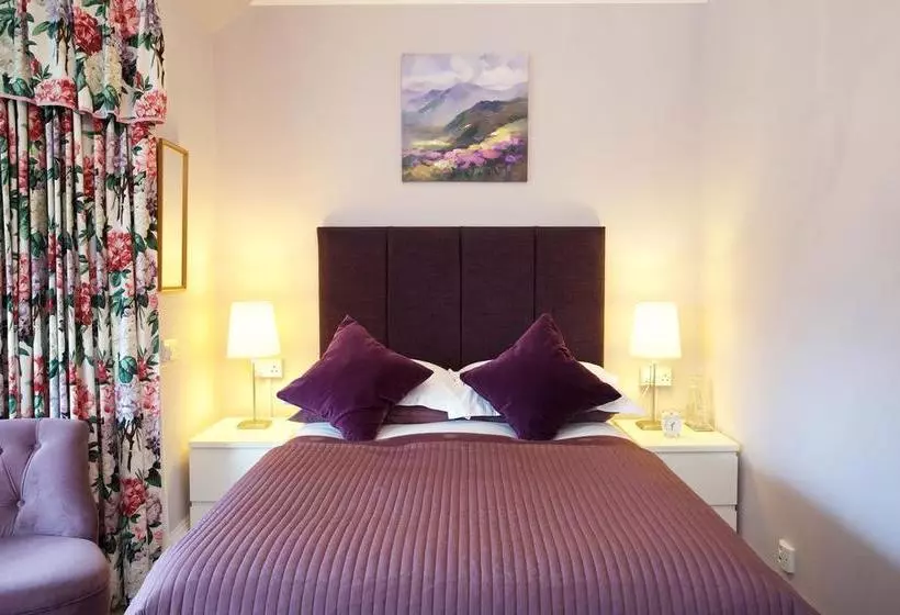 تختخواب و صبحانه Pitcullen Guest House