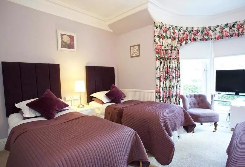 تختخواب و صبحانه Pitcullen Guest House