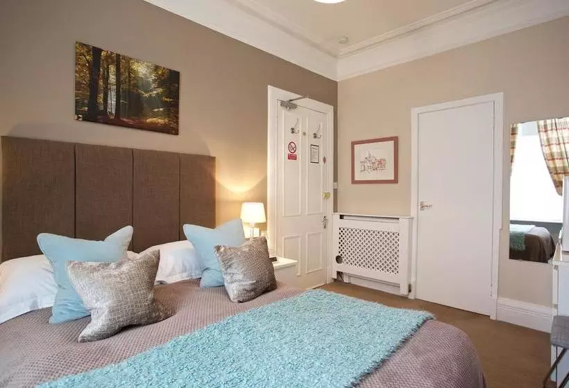 تختخواب و صبحانه Pitcullen Guest House