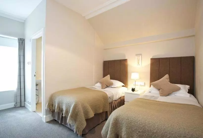 تختخواب و صبحانه Pitcullen Guest House
