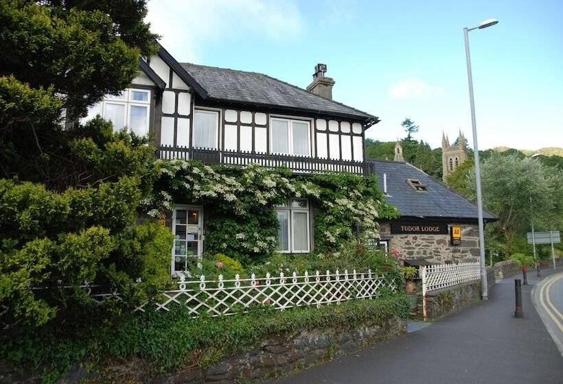 Bed and Breakfast Tudor Lodge