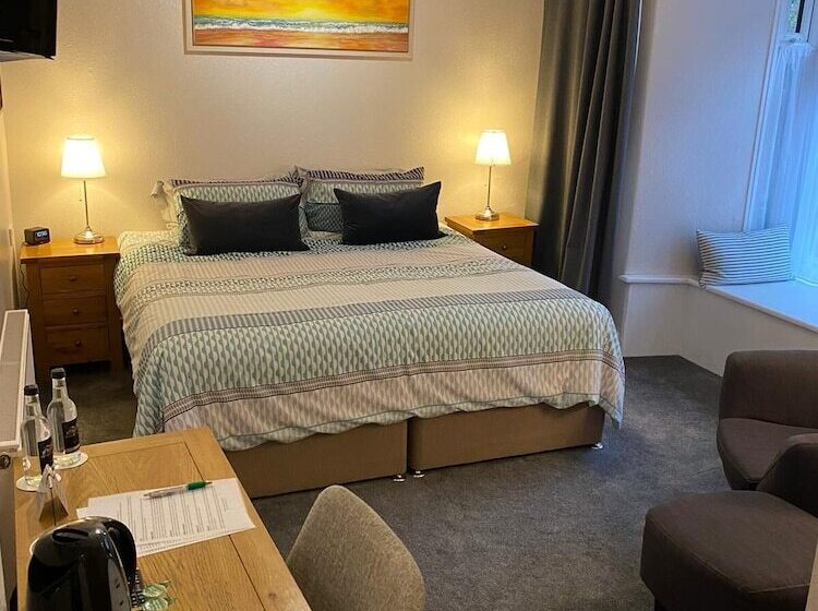 Bed and Breakfast Tudor Lodge