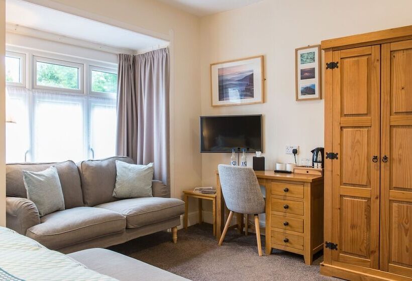 Bed and Breakfast Tudor Lodge