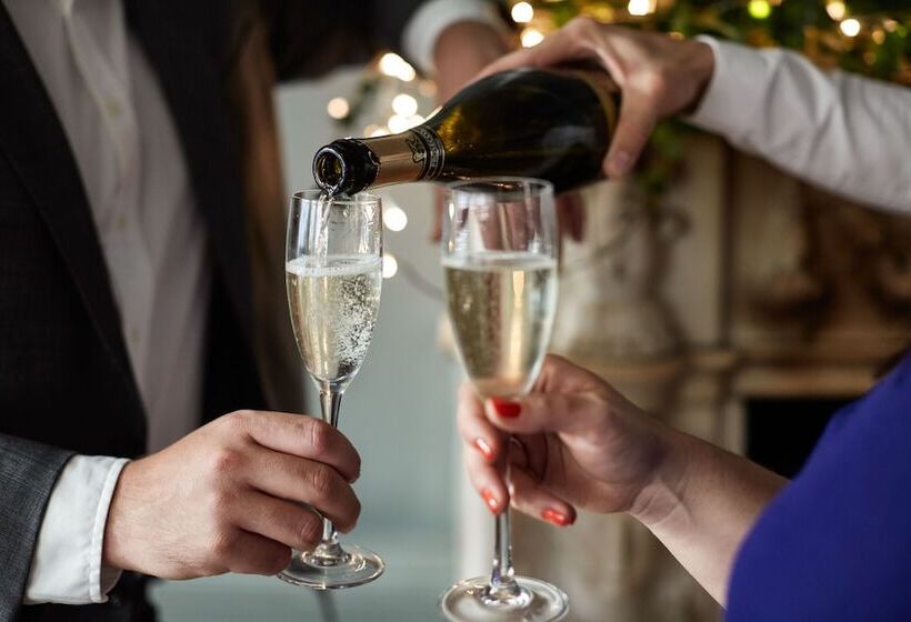 هتل Coach & Horses