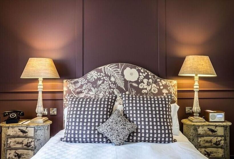 هتل Coach & Horses