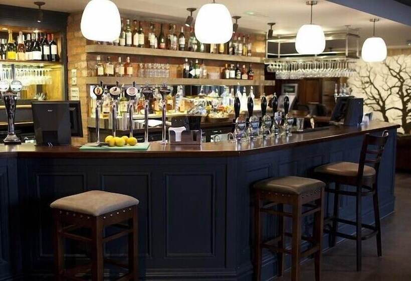 هتل Coach & Horses