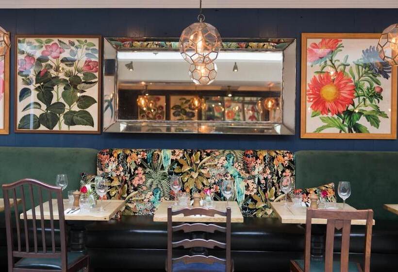 هتل Coach & Horses