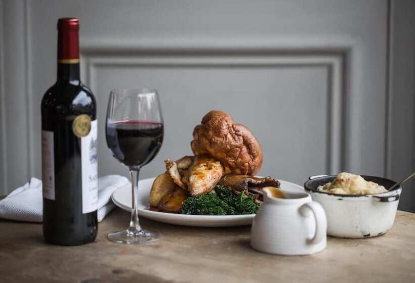 هتل Coach & Horses