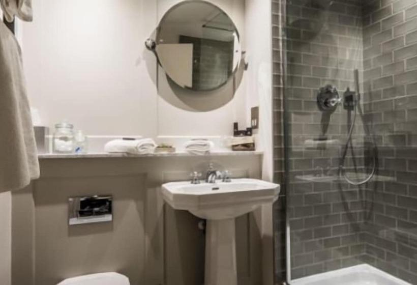 هتل Coach & Horses