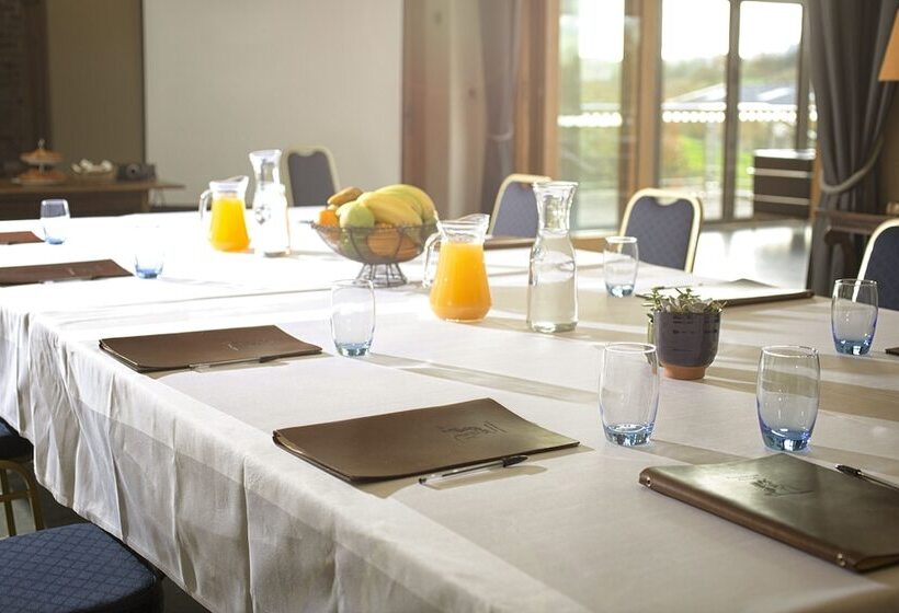 فندق Eckington Manor