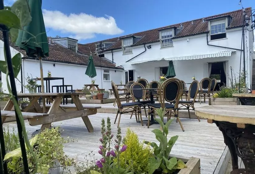 Hotelli Full Moon Inn Rudge