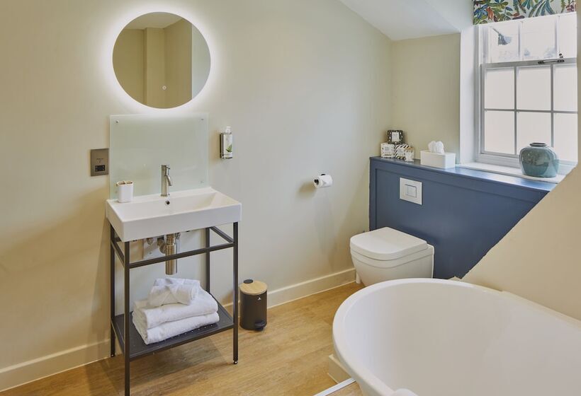 Отель Full Moon Inn Rudge