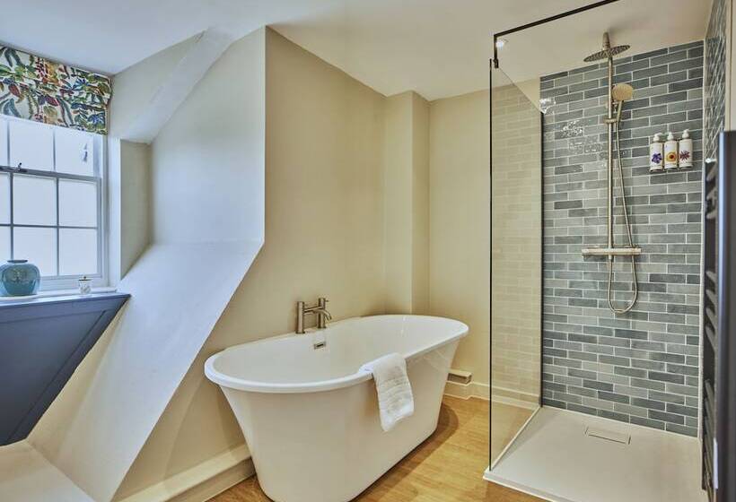 Отель Full Moon Inn Rudge