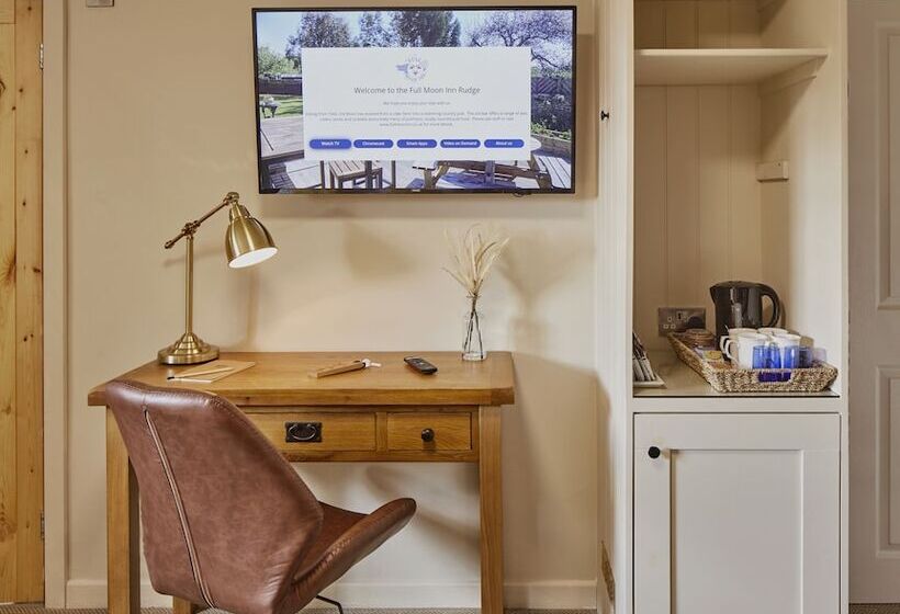 Отель Full Moon Inn Rudge