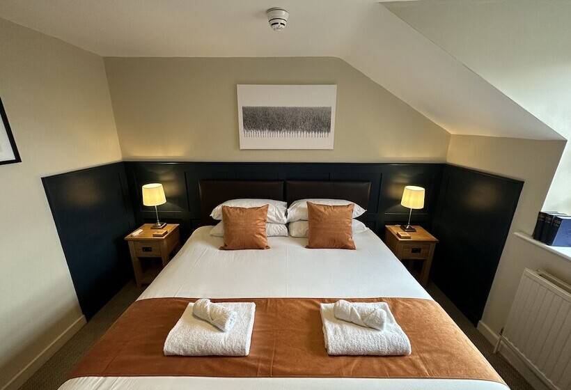 Отель Full Moon Inn Rudge