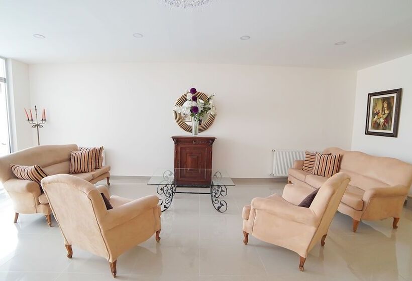 هتل Kobuleti Beach Club