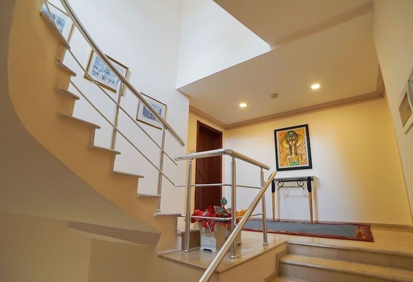 هتل Kobuleti Beach Club