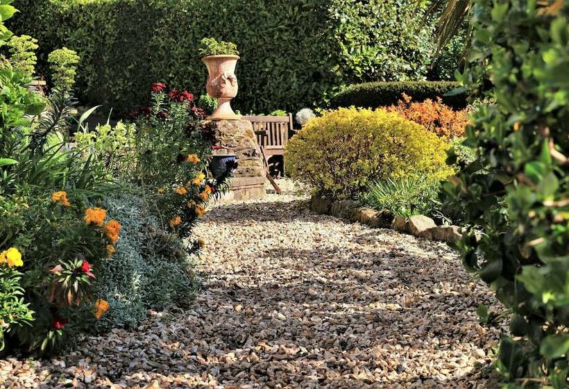 هتل Marston Lodge