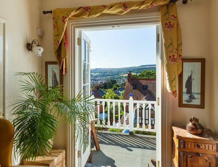 هتل Marston Lodge