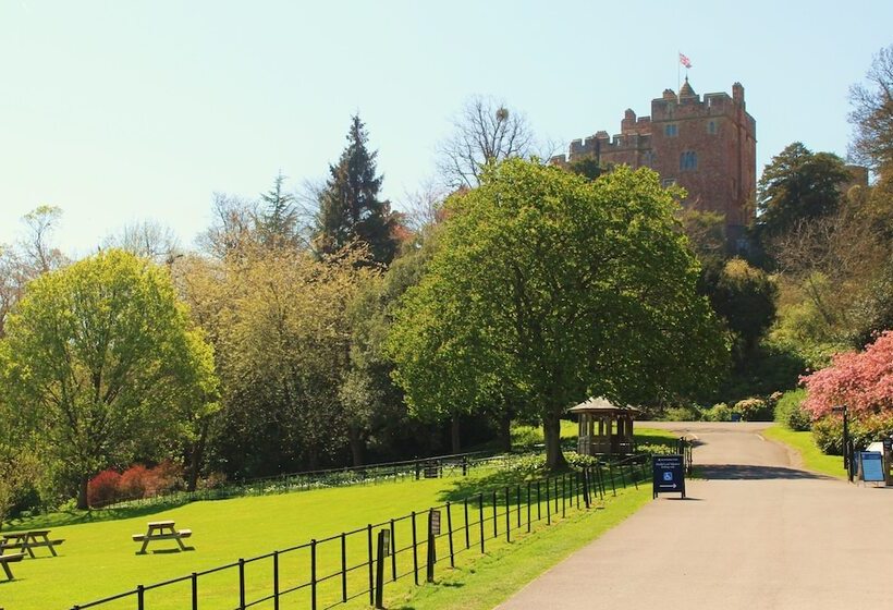 هتل Marston Lodge