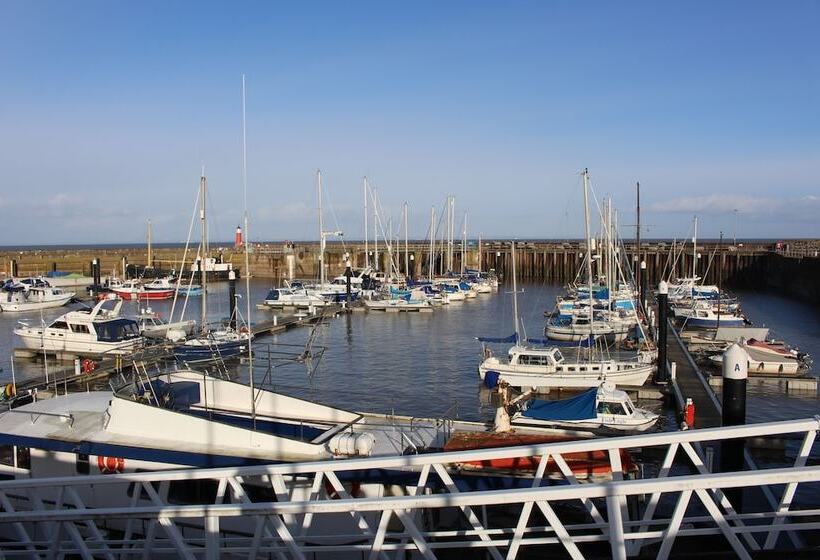 هتل Marston Lodge