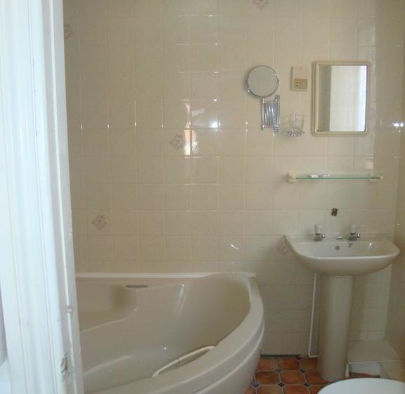 فندق Monterey Beach