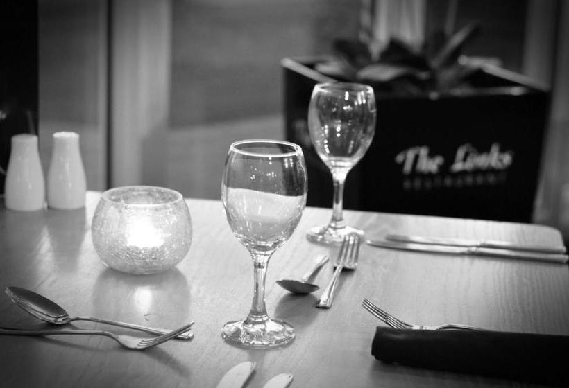 בית מלון כפרי Newport Links Golf Club , Pembrokeshire