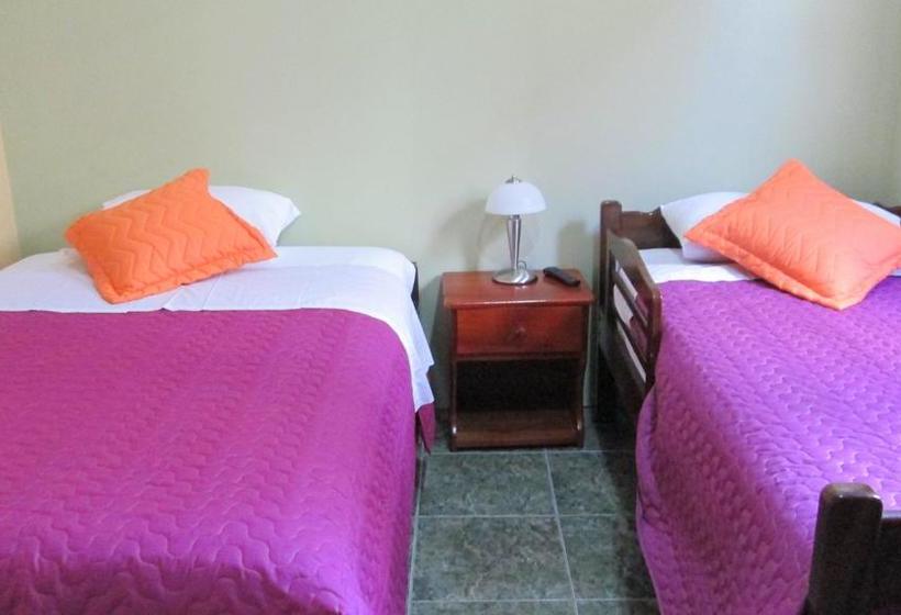 Hostel Ariana S Galapagos Hostal