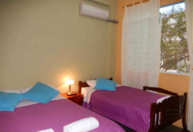 Hostel Ariana S Galapagos Hostal