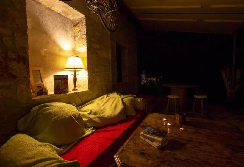 Himara Hostel