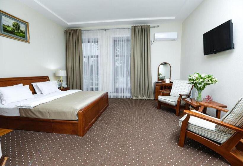 هتل Khujand Grand