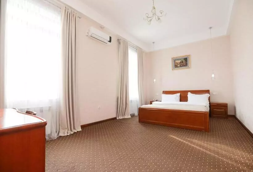 هتل Khujand Grand