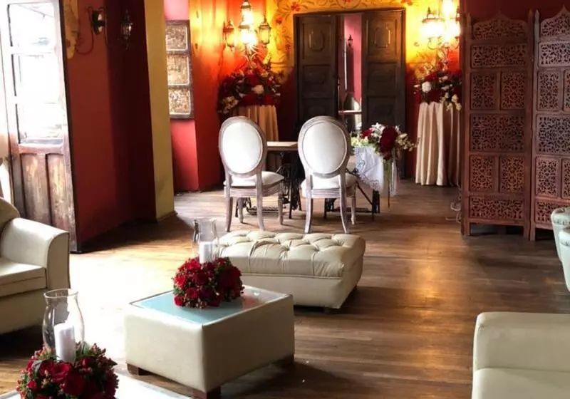 Roka Plaza Hotel Boutique