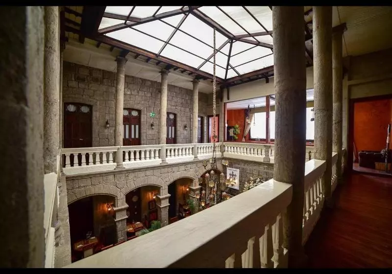 Roka Plaza Hotel Boutique