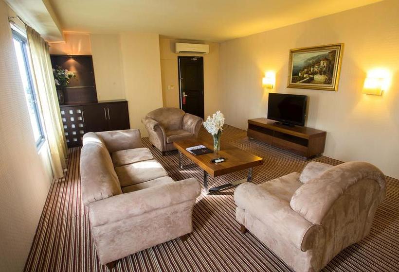 בית מלון כפרי Kenari Tower