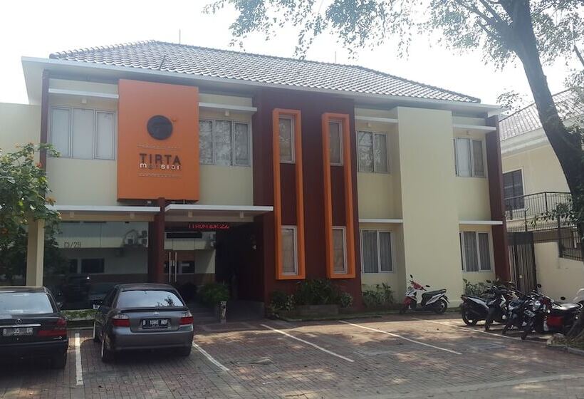 בית מלון כפרי Tirta Mansion Lippo Karawaci Mitra Reddoorz