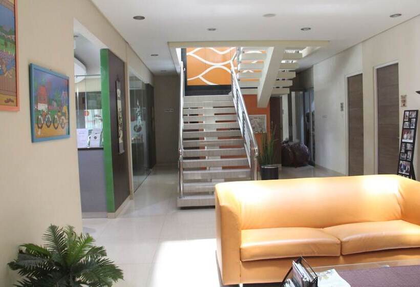 בית מלון כפרי Tirta Mansion Lippo Karawaci Mitra Reddoorz