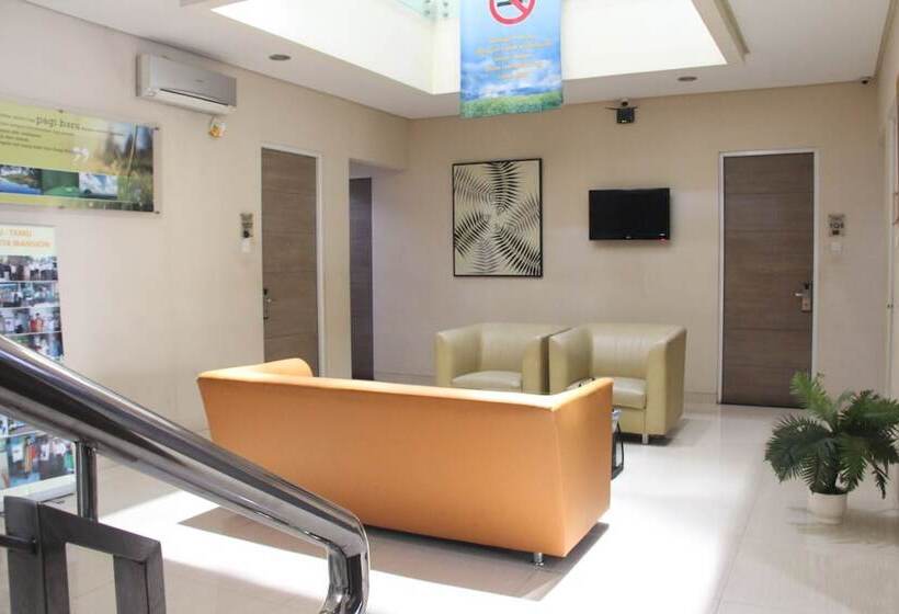 בית מלון כפרי Tirta Mansion Lippo Karawaci Mitra Reddoorz