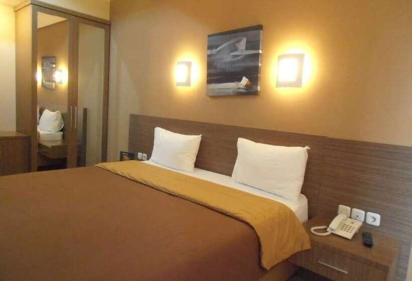 בית מלון כפרי Tirta Mansion Lippo Karawaci Mitra Reddoorz