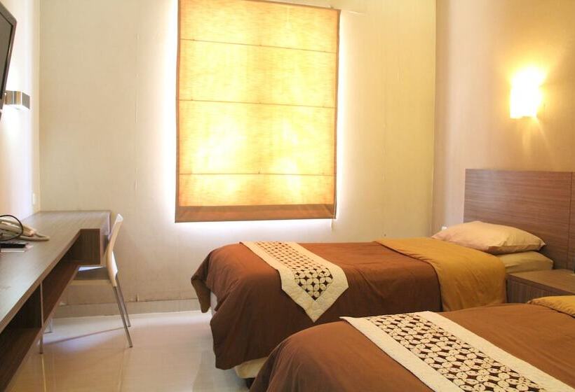 בית מלון כפרי Tirta Mansion Lippo Karawaci Mitra Reddoorz