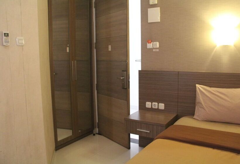 בית מלון כפרי Tirta Mansion Lippo Karawaci Mitra Reddoorz