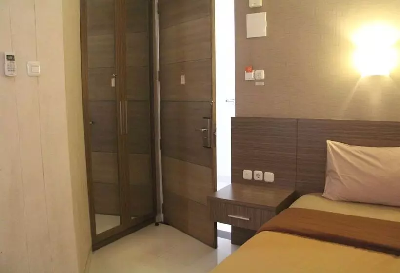 ホテル Tirta Mansion Lippo Karawaci Mitra Reddoorz