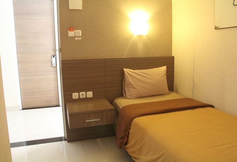 בית מלון כפרי Tirta Mansion Lippo Karawaci Mitra Reddoorz