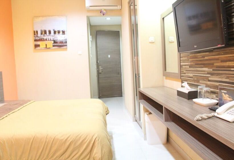 בית מלון כפרי Tirta Mansion Lippo Karawaci Mitra Reddoorz