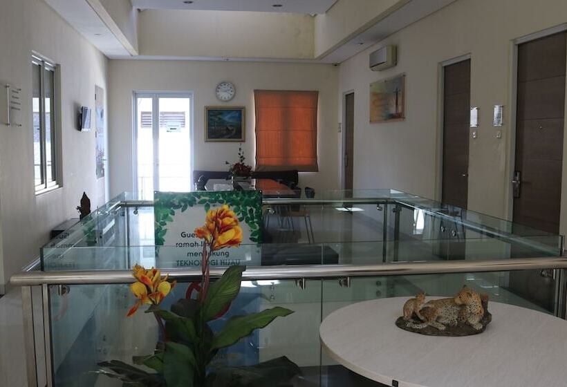 בית מלון כפרי Tirta Mansion Lippo Karawaci Mitra Reddoorz