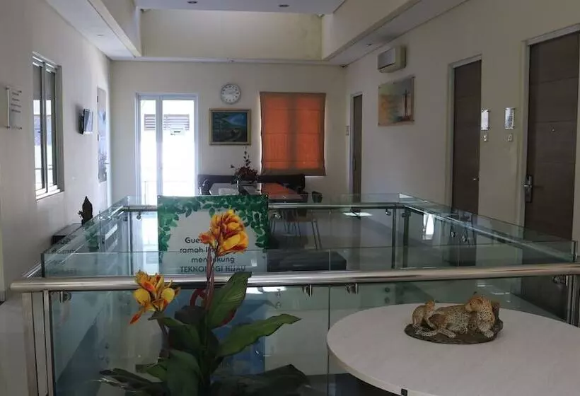 ホテル Tirta Mansion Lippo Karawaci Mitra Reddoorz
