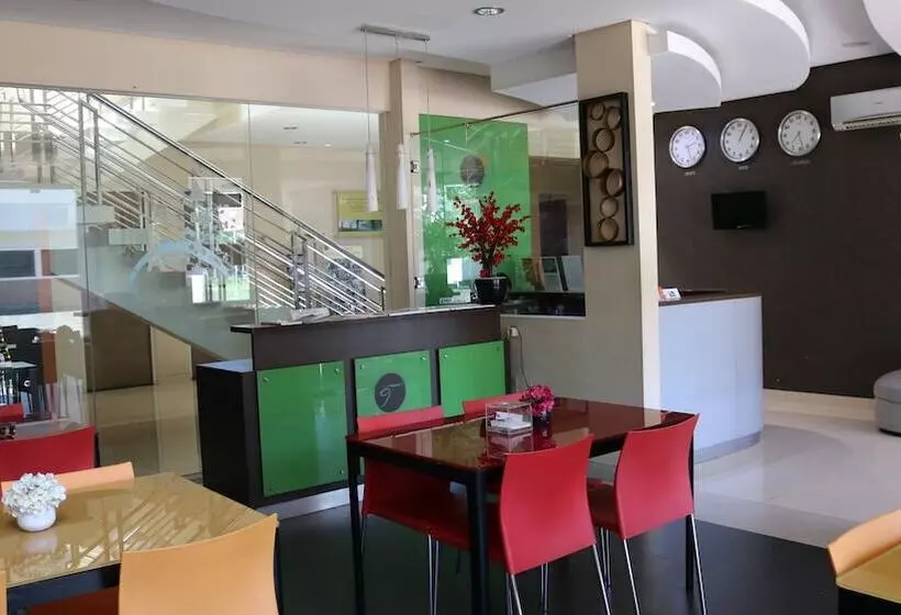 ホテル Tirta Mansion Lippo Karawaci Mitra Reddoorz